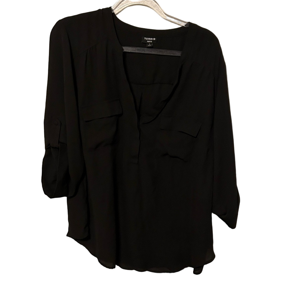 🎟️torrid v neck Black Blouse size 1 GUC..